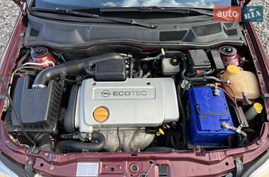 Хэтчбек Opel Astra 2004 в 