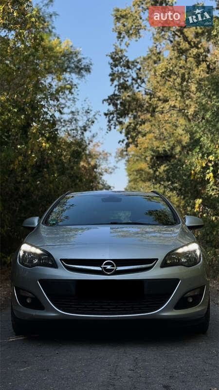 Універсал Opel Astra 2015 в Прилуках