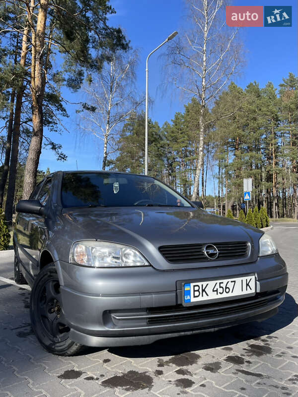 Седан Opel Astra 2009 в 