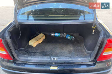 Седан Opel Astra 2006 в 