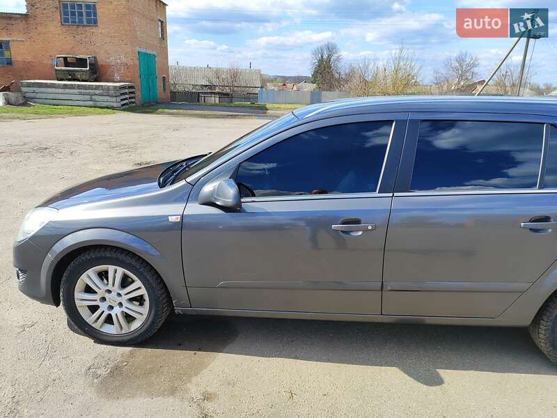 Универсал Opel Astra 2008 в Полтаве