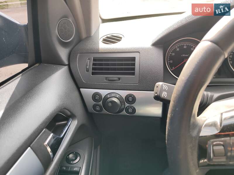Универсал Opel Astra 2008 в Полтаве