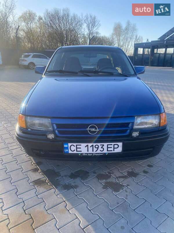 Хэтчбек Opel Astra 1992 в 