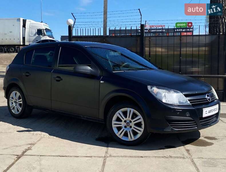 Хэтчбек Opel Astra 2005 в 