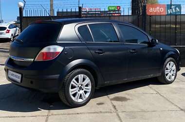 Хэтчбек Opel Astra 2005 в 