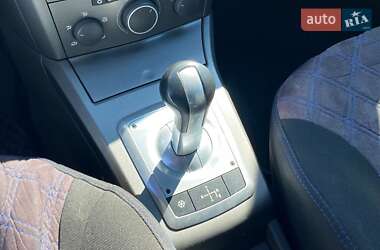 Хэтчбек Opel Astra 2005 в 
