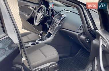 Универсал Opel Astra 2013 в 