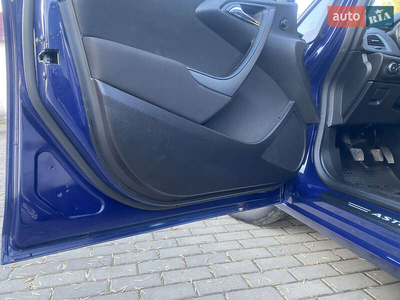 Универсал Opel Astra 2015 в Каменке