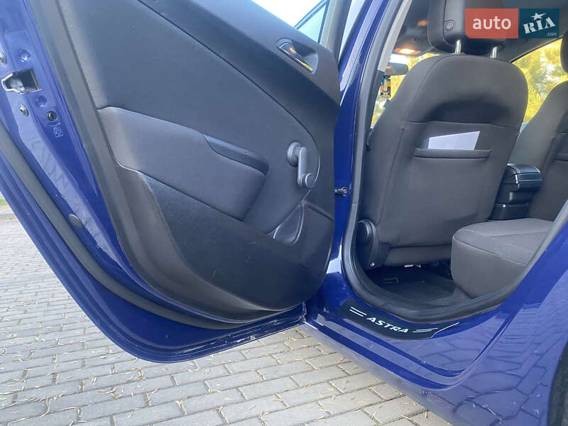 Универсал Opel Astra 2015 в Каменке