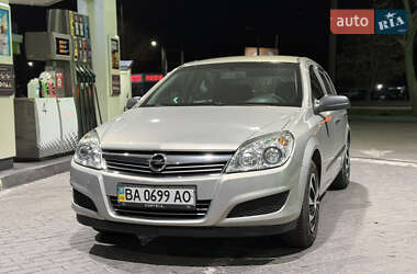 Хэтчбек Opel Astra 2008 в 