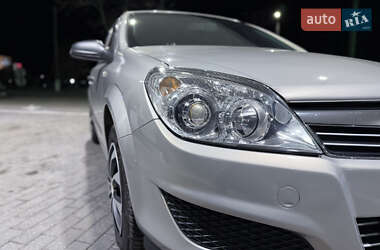 Хэтчбек Opel Astra 2008 в 