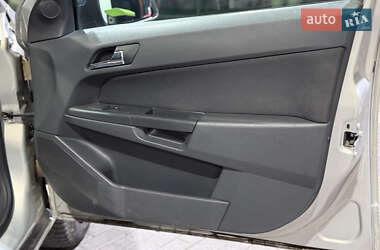 Хэтчбек Opel Astra 2008 в 