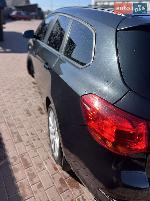 Універсал Opel Astra 2014 в Сарнах