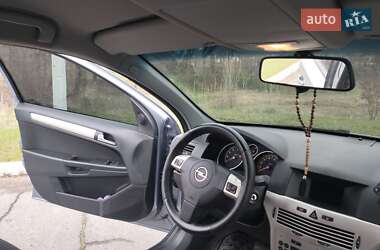 Хэтчбек Opel Astra 2008 в 