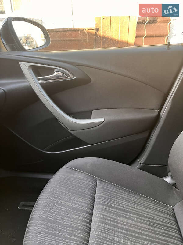 Універсал Opel Astra 2011 в Луцьку