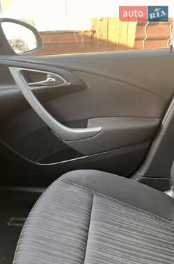 Универсал Opel Astra 2011 в 