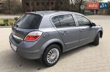 Хэтчбек Opel Astra 2006 в 