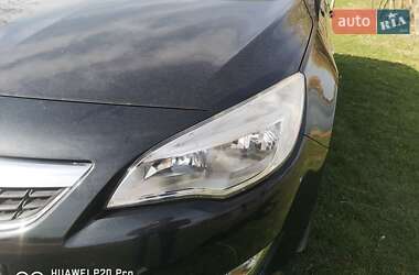 Универсал Opel Astra 2012 в 