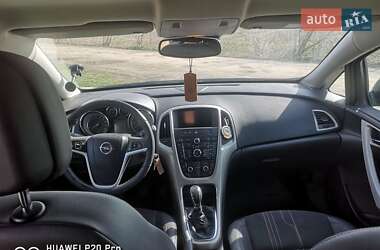 Универсал Opel Astra 2012 в 