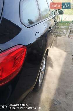 Универсал Opel Astra 2012 в 