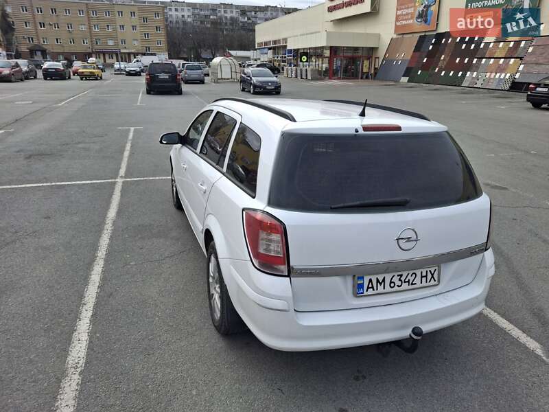 Универсал Opel Astra 2008 в Житомире
