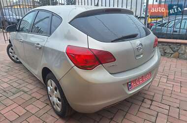 Хэтчбек Opel Astra 2010 в 