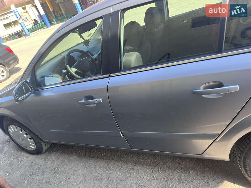 Хэтчбек Opel Astra 2005 в Рахове фото 6 Хэтчбек Opel Astra 2005 в Рахове