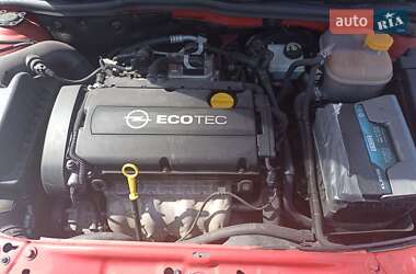 Хэтчбек Opel Astra 2013 в 