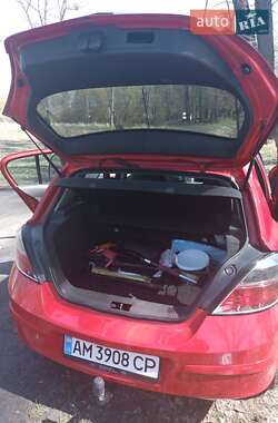 Хэтчбек Opel Astra 2013 в 