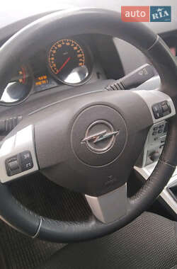 Седан Opel Astra 2012 в 