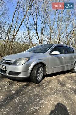 Хэтчбек Opel Astra 2004 в 