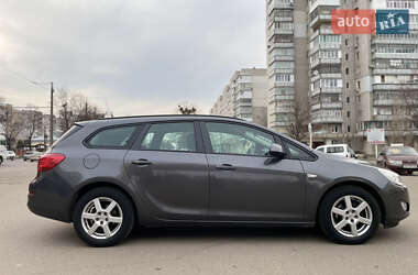 Универсал Opel Astra 2011 в 