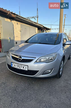 Хэтчбек Opel Astra 2010 в 