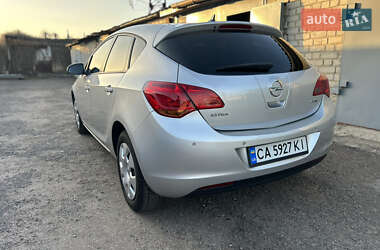 Хэтчбек Opel Astra 2010 в 