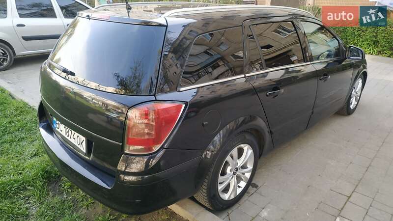 Универсал Opel Astra 2010 в Львове
