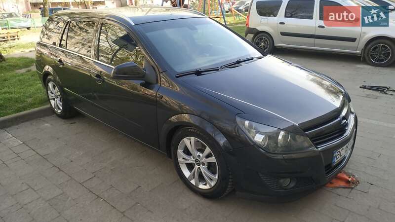 Универсал Opel Astra 2010 в Львове