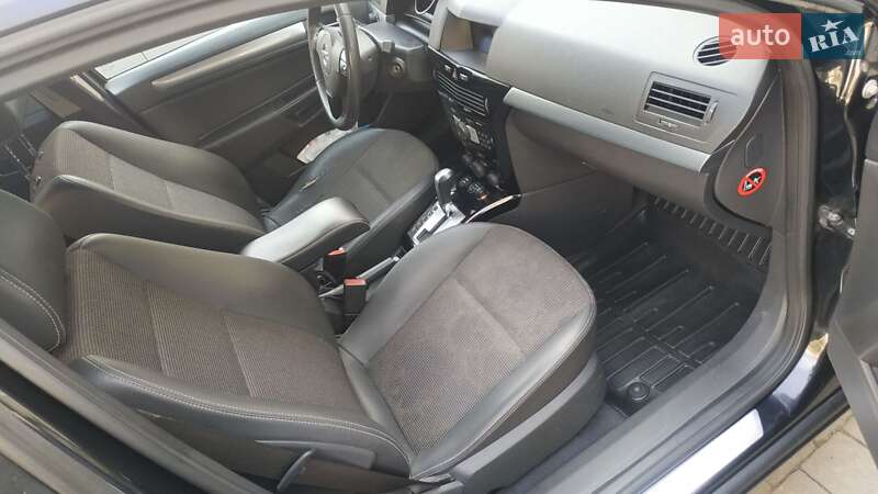 Универсал Opel Astra 2010 в Львове