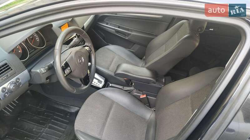 Универсал Opel Astra 2010 в Львове
