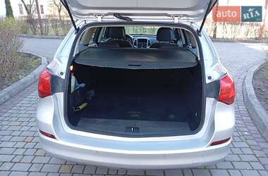 Универсал Opel Astra 2012 в 