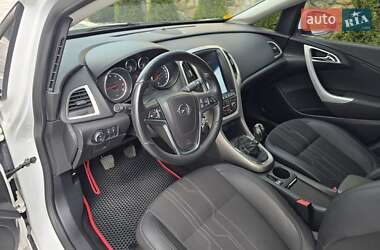 Универсал Opel Astra 2012 в 