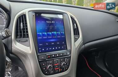 Универсал Opel Astra 2012 в 