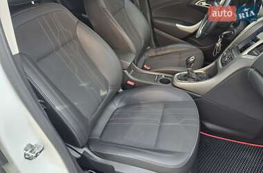 Универсал Opel Astra 2012 в 
