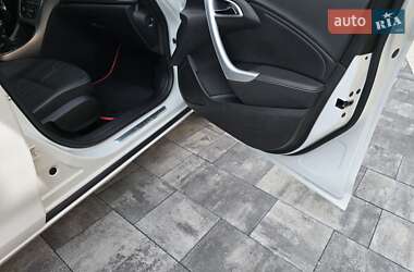 Универсал Opel Astra 2012 в 