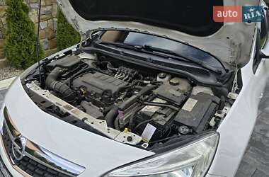 Универсал Opel Astra 2012 в 