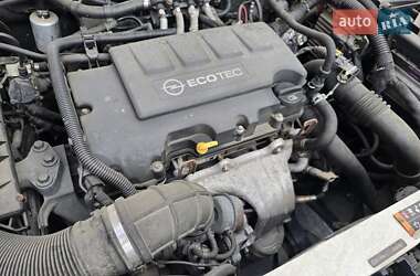 Универсал Opel Astra 2012 в 