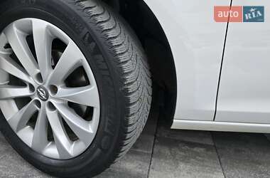 Универсал Opel Astra 2012 в 
