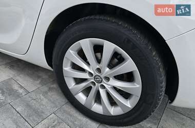 Универсал Opel Astra 2012 в 