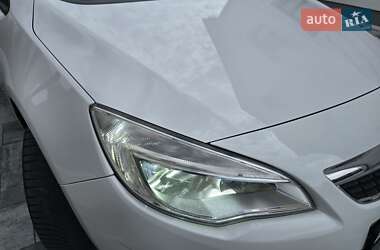 Универсал Opel Astra 2012 в 