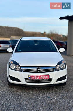 Универсал Opel Astra 2010 в 