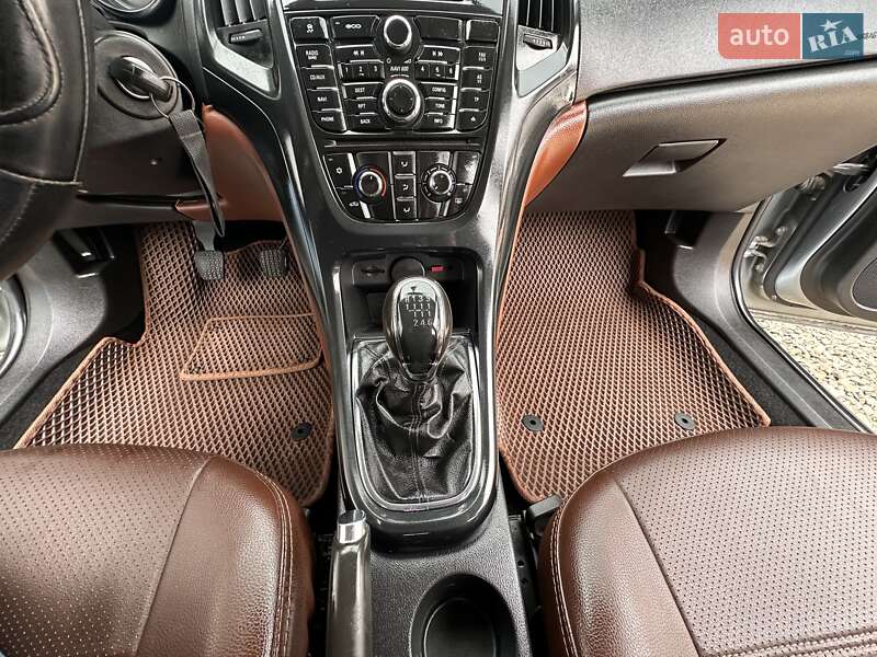 Універсал Opel Astra 2012 в Косові